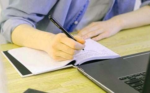 ɽ�Ǳ߻���ɽ�����