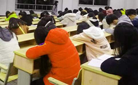 �����������Եķ�˼����300�ֺϼ�9ƪ