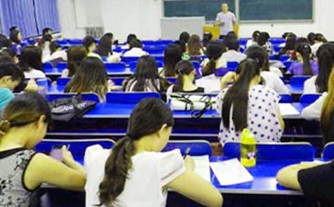 ���ڿ��Է�˼����300����ƪ