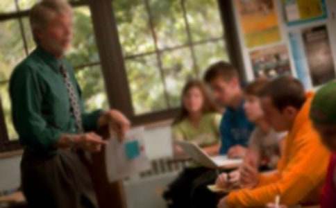 �������ص�Ů��ʦ���иС�ͨ�á�